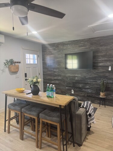 Cozy Guesthouse w/Full Kitchen in Oxnard