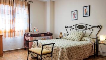 3 bedrooms, iron/ironing board, free WiFi, bed sheets