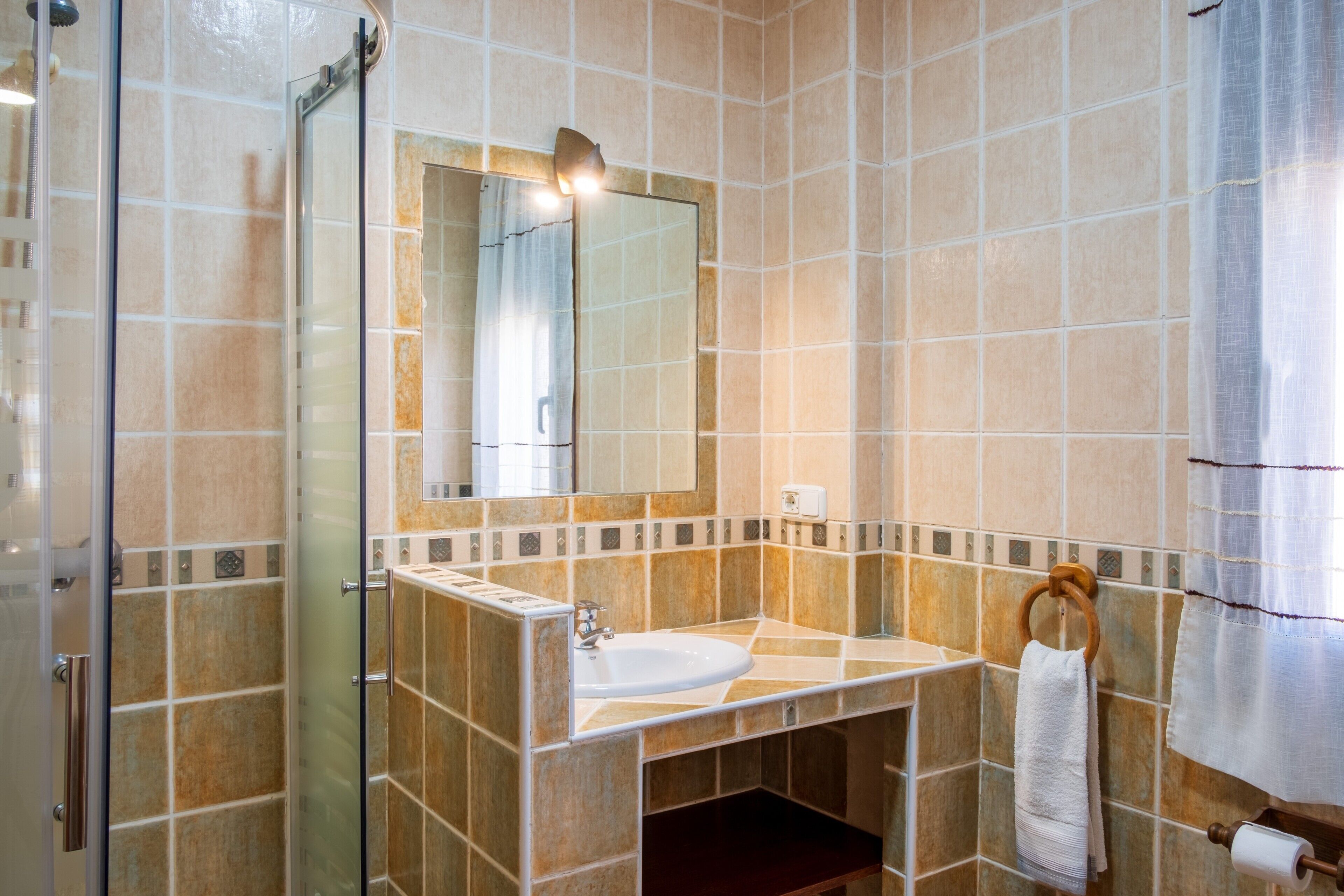 Een douche, een haardroger, handdoeken