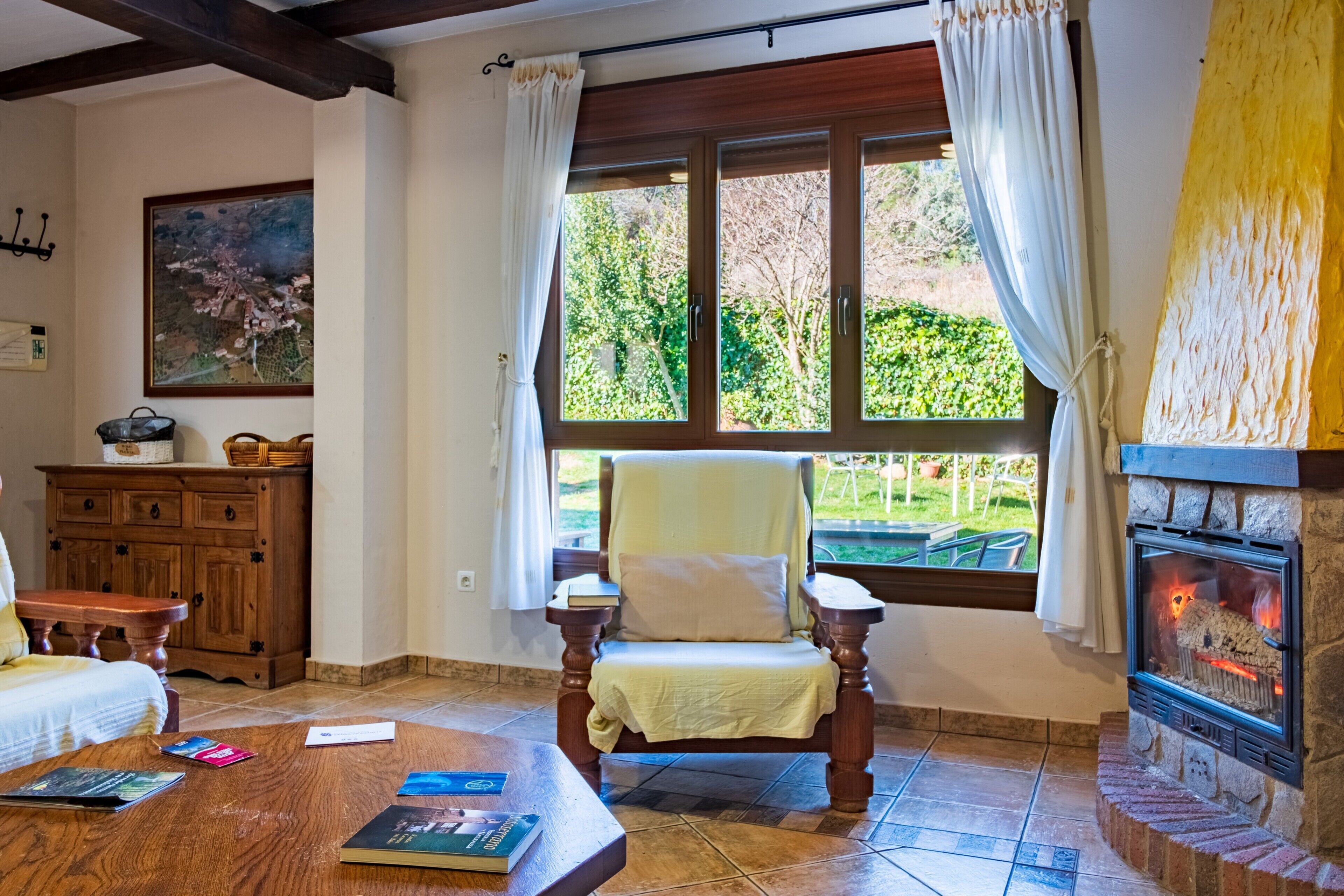 Televisie en een open haard