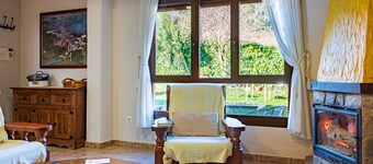 Country House 'Casa Rural Arroal I' with Mountain View, Wi-Fi and Air Conditioning
