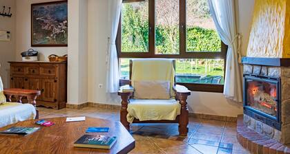 Country House 'Casa Rural Arroal I' with Mountain View, Wi-Fi and Air Conditioning