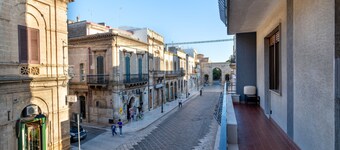 Apartment 'Casa Ester' with Balcony, Wi-Fi
