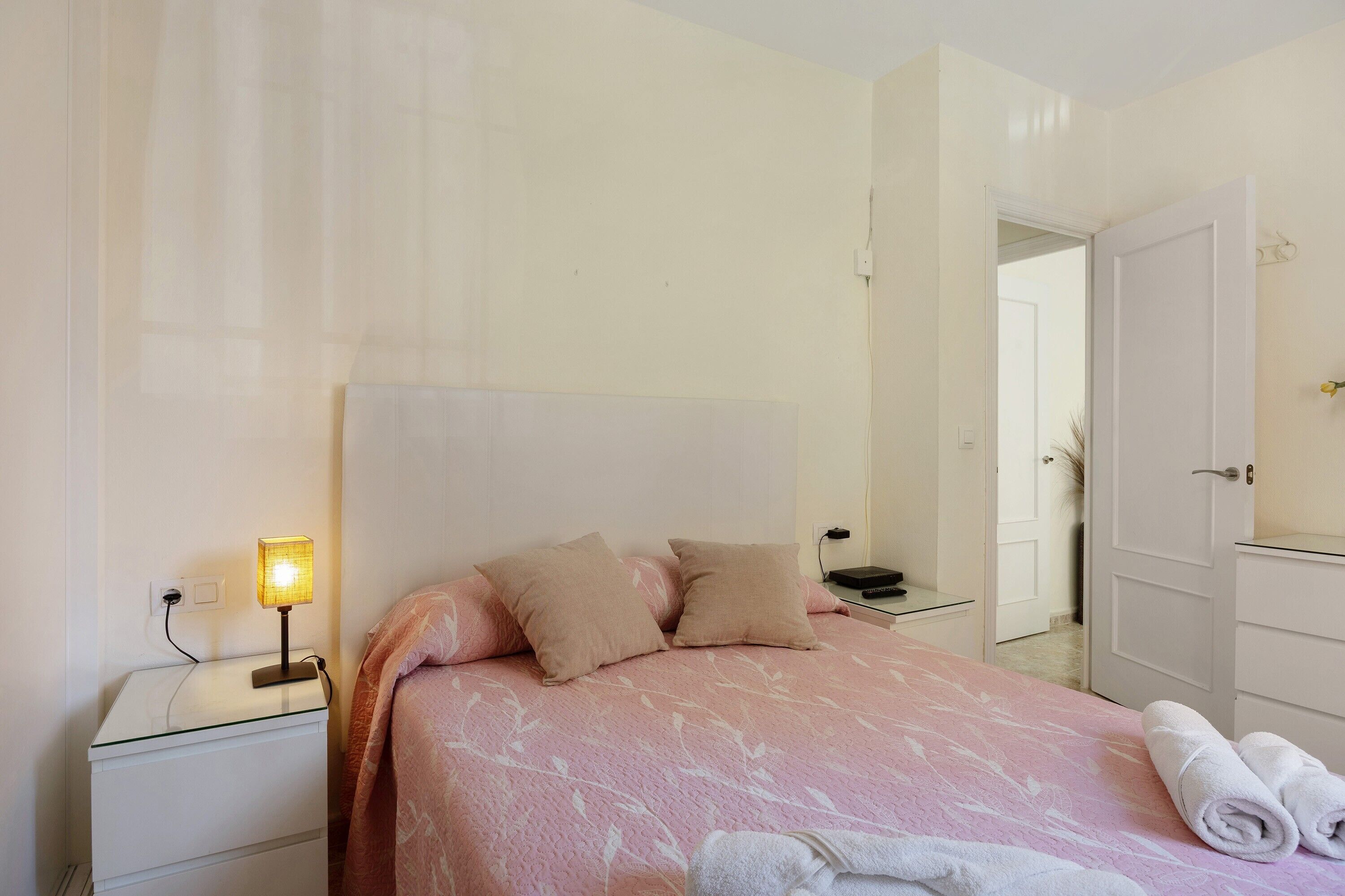 4 多间卧室、熨斗/熨衣板、免费 WiFi、床单