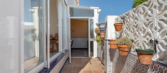 Apartment 'Los Mellis' with Private Terrace, Wi-Fi and Air Conditioning
