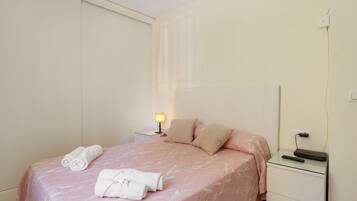 4 dormitorios, tabla de planchar con plancha, wifi gratis y ropa de cama