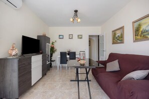 Télévision, chaîne hi-fi