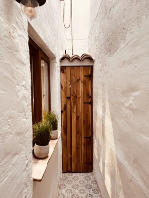 Interior - Villa 'Valeria, Casa Cueva 1748' with Private Terrace, Wi-Fi and Air Conditioning (Requena)