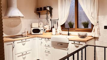 Fridge, microwave, dishwasher, coffee/tea maker