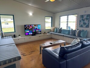 Smart TV, books