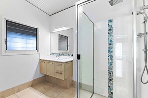 Douche, serviettes fournies