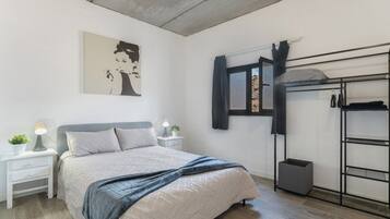 1 bedroom, bed sheets