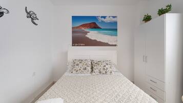 2 bedrooms, iron/ironing board, free WiFi, bed sheets