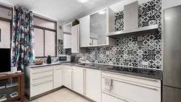 Fridge, microwave, stovetop, coffee/tea maker