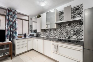 Fridge, microwave, stovetop, coffee/tea maker - Vacation Apartment 'Paradise - El Medano' with Wi-Fi (El Médano)
