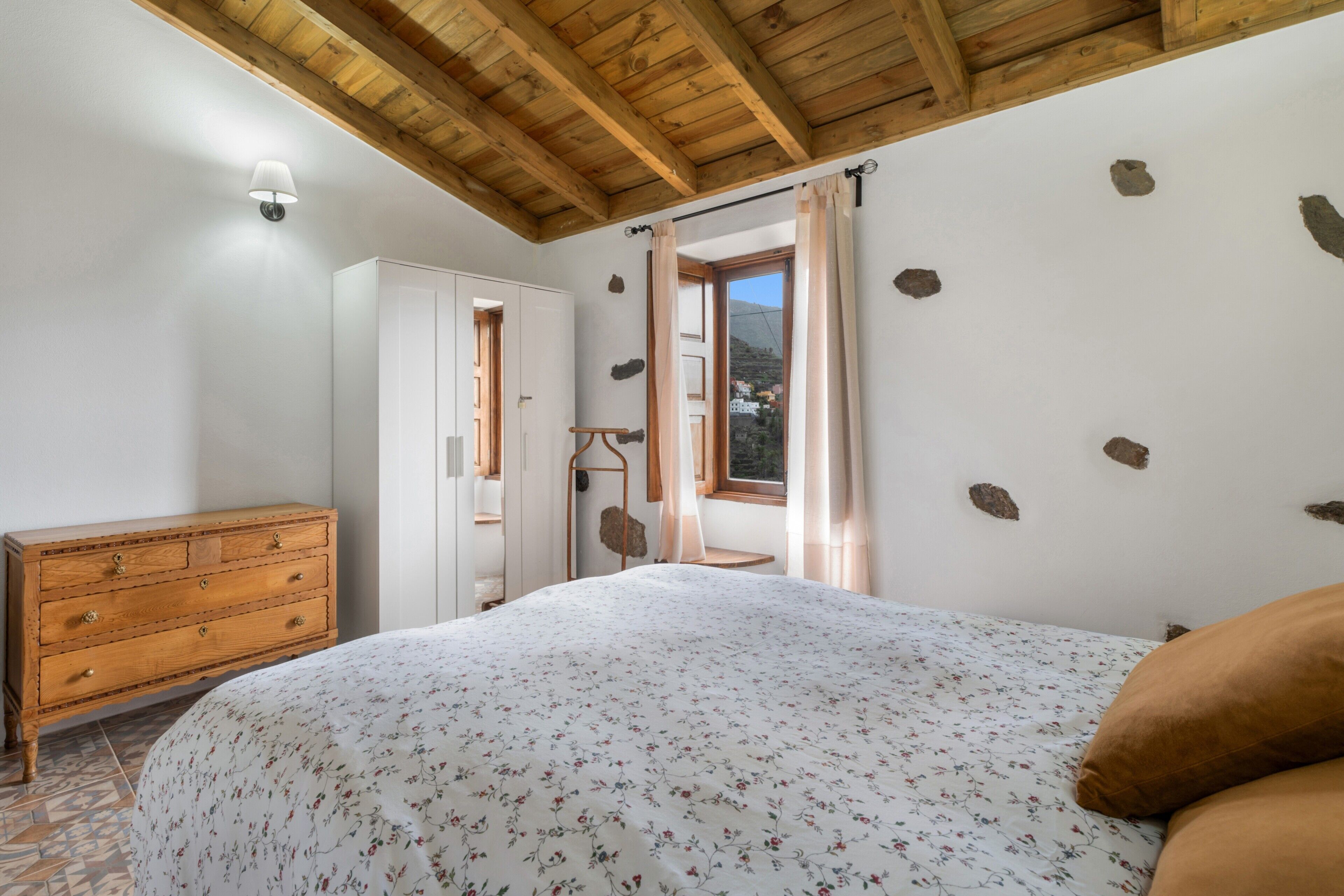 1 slaapkamer, een strijkplank/strijkijzer, gratis wifi, beddengoed