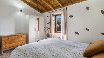 1 slaapkamer, een strijkplank/strijkijzer, gratis wifi, beddengoed
