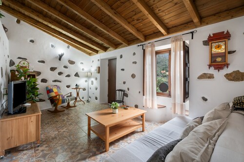 Rural House 'El Balcón De Petra' with Sea Views, Private Terrace and Wi-Fi