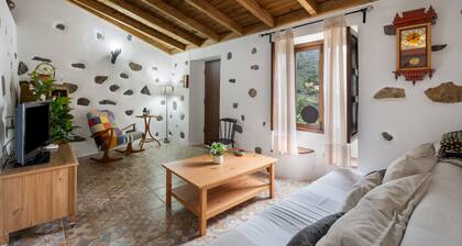 Rural House 'El Balcón De Petra' with Sea Views, Private Terrace and Wi-Fi