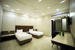 Deluxe Twin Room | Desk, laptop workspace, soundproofing, iron/ironing board - Sun Shine Hotel (Bengaluru)