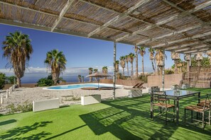 Outdoor dining - Vacation Home 'La Casa Del Caballo' with Sea View, Private Pool and Wi-Fi (Adeje)