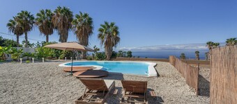 Vacation Home 'La Casa Del Caballo' with Sea View, Private Pool and Wi-Fi