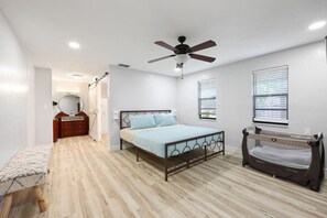 5 bedrooms, desk, iron/ironing board, free WiFi