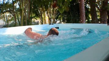 Bañera de hidromasaje exterior