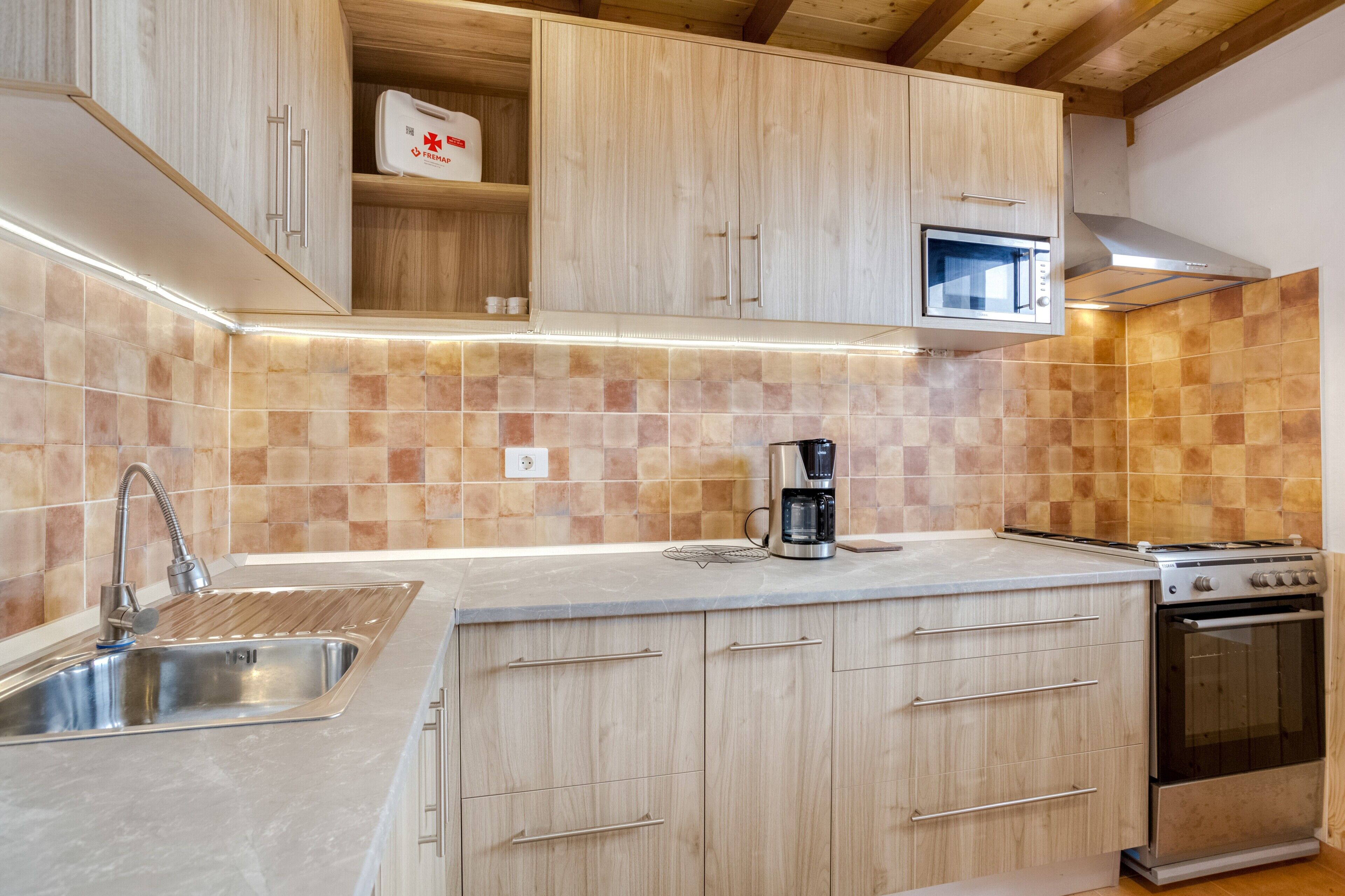 Fridge, microwave, oven, coffee/tea maker