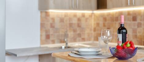 Fridge, microwave, oven, coffee/tea maker