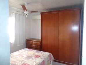 2 bedrooms, travel crib, free WiFi, bed sheets