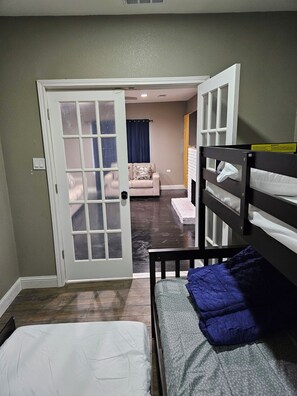 4 Schlafzimmer, Bügeleisen/Bügelbrett, kostenloses WLAN, Bettwäsche