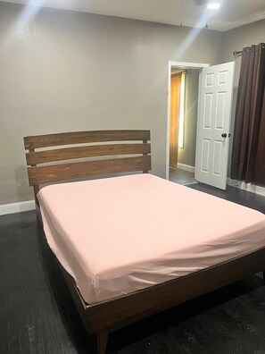 4 habitaciones, tabla de planchar con plancha y wifi gratis 