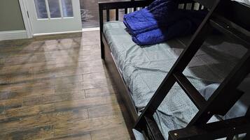 4 bedrooms, iron/ironing board, free WiFi, bed sheets