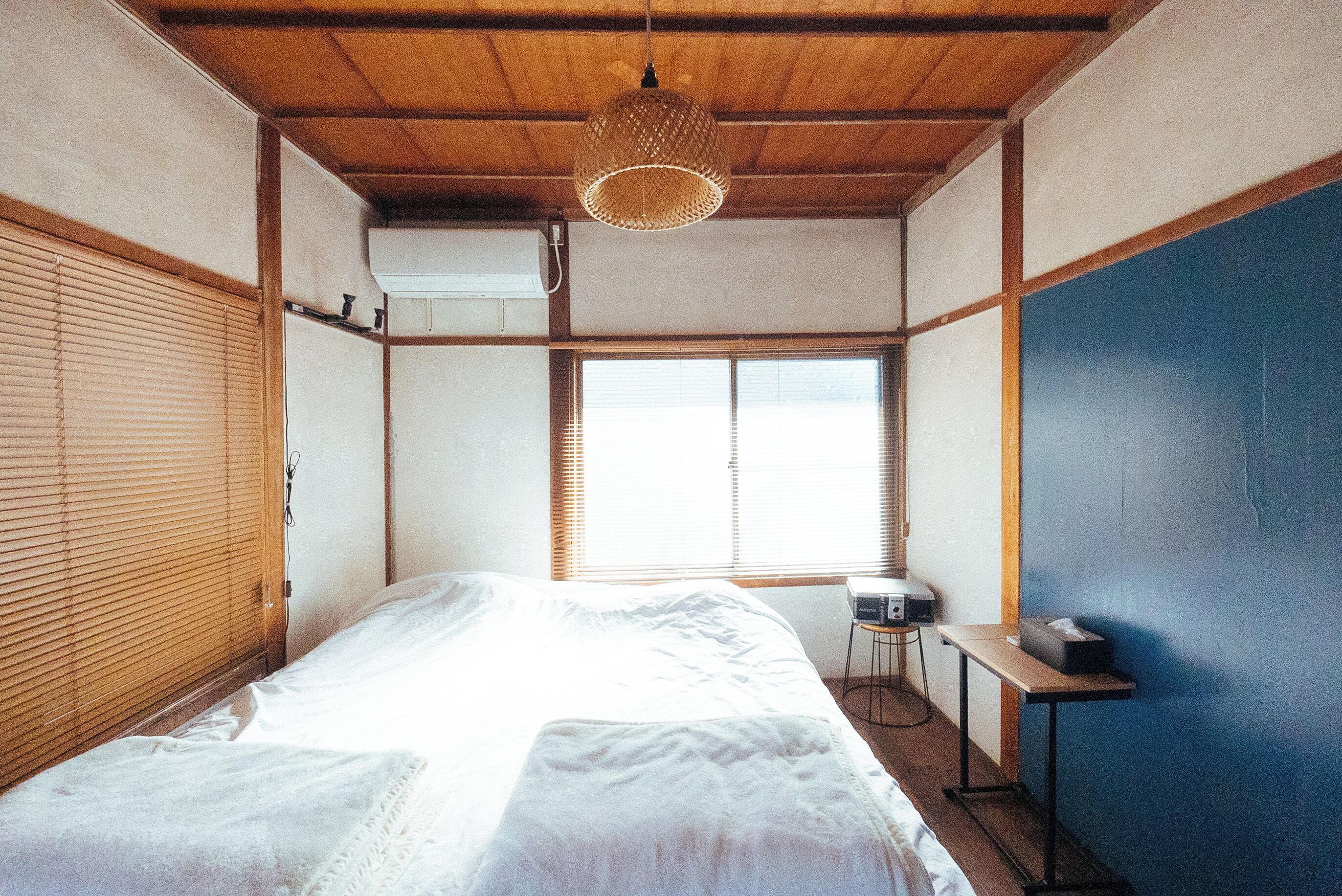 3 bedrooms, desk, iron/ironing board, travel crib