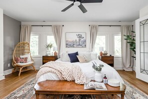 4 bedrooms, desk, iron/ironing board, travel crib