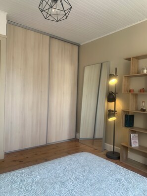 1 chambre, bureau, fer et planche à repasser, Wi-Fi