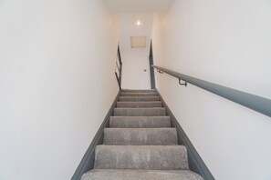 Interior - Beautiful 2 bedroom full-furnished semi-detached house with parking  (Dibden Purlieu)