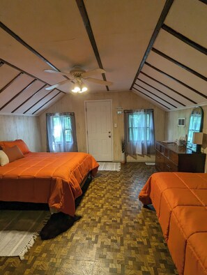 4 chambres, bureau, draps fournis
