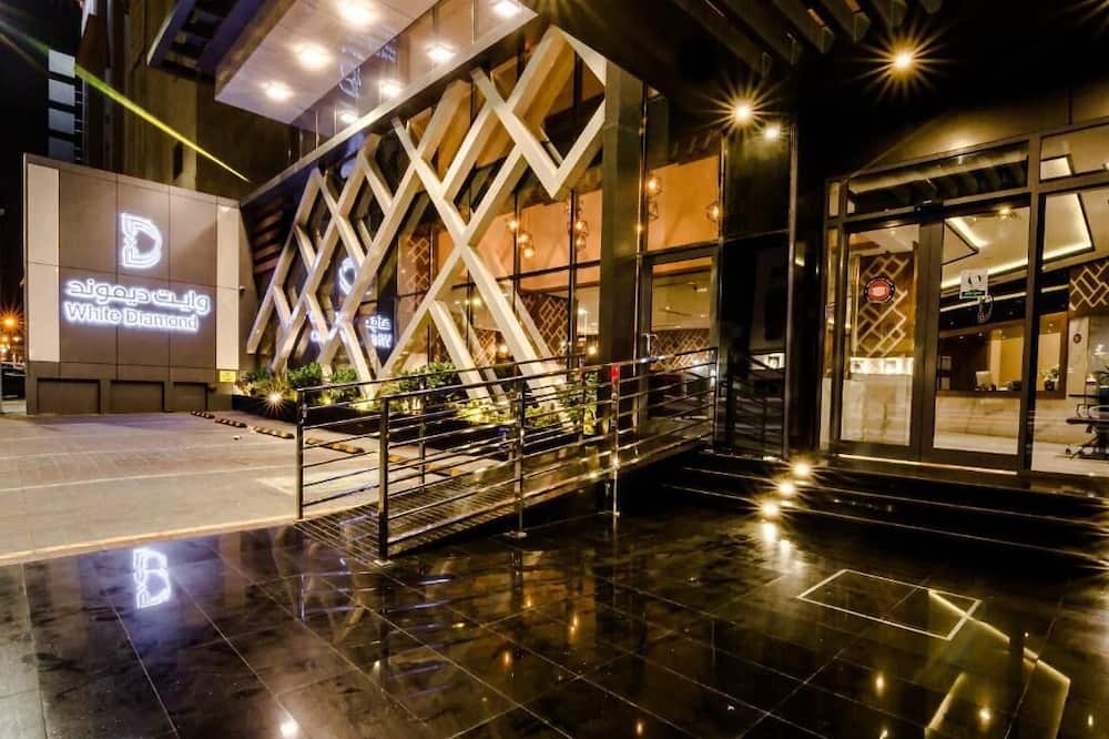 White Diamond Hotel Sari