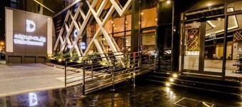 萨里白钻酒店