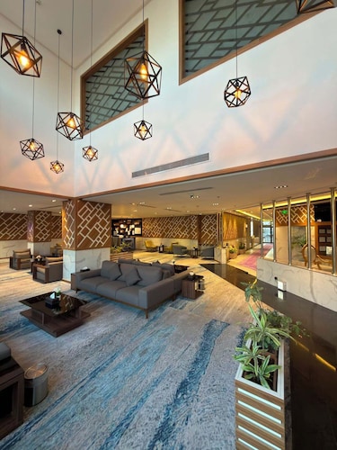 White Diamond Hotel Sari