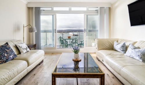 Sandbanks waterfront flat with panoramic views over Poole Harbour 