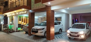 Free extended parking, free parking nearby - Hotel The Shivaay - Delight Inn  (Rishikesh)