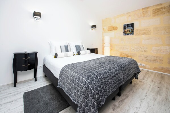 1 bedroom, desk, iron/ironing board, WiFi