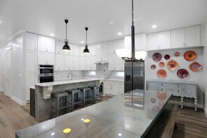 Fridge, microwave, oven, stovetop - Large Group Stay ~ Pool + Walk to Beach (Destin)