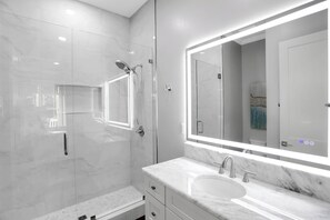 Shower, jetted tub, hair dryer, towels