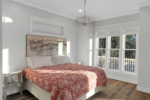 5 bedrooms, desk, iron/ironing board, travel crib