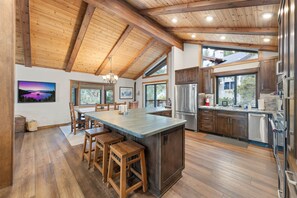 Fridge, microwave, oven, stovetop - Edgewater Escape in Dollar Point Tahoe City (Tahoe City)