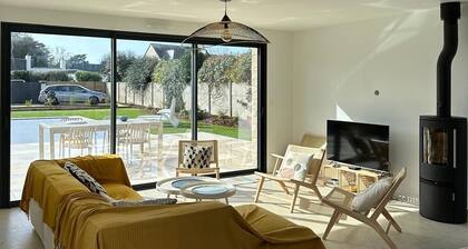 Villa à Larmor-Baden, Piscine, pÎele et terrain de pétanque à 100m de la mer